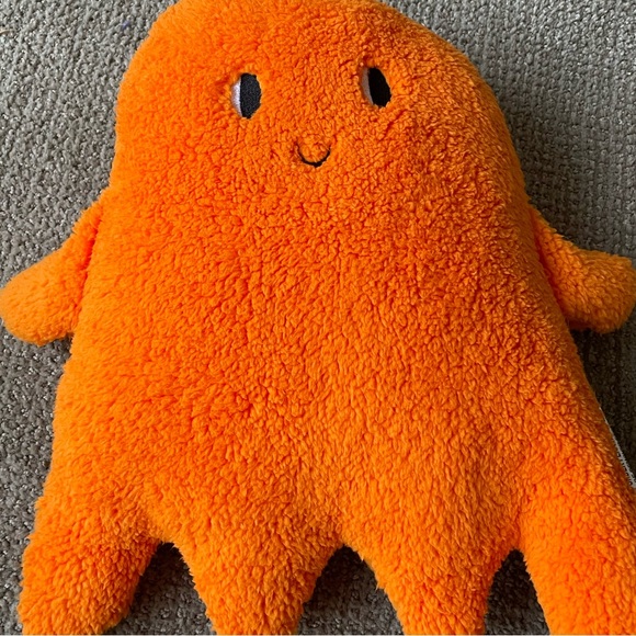 Ghost Shape Throw Pillow Faux Shearling 2 pieces Hyde & EEK! Boutique - Picture 3 of 7